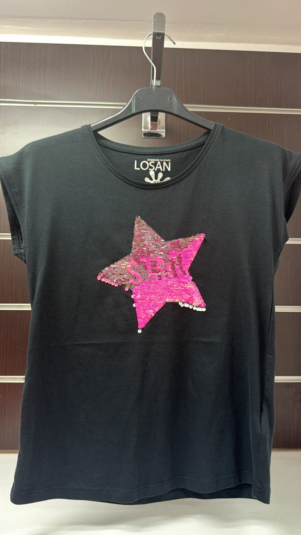 Camiseta niña Losan con estrella de lentejuelas — fotografía del producto