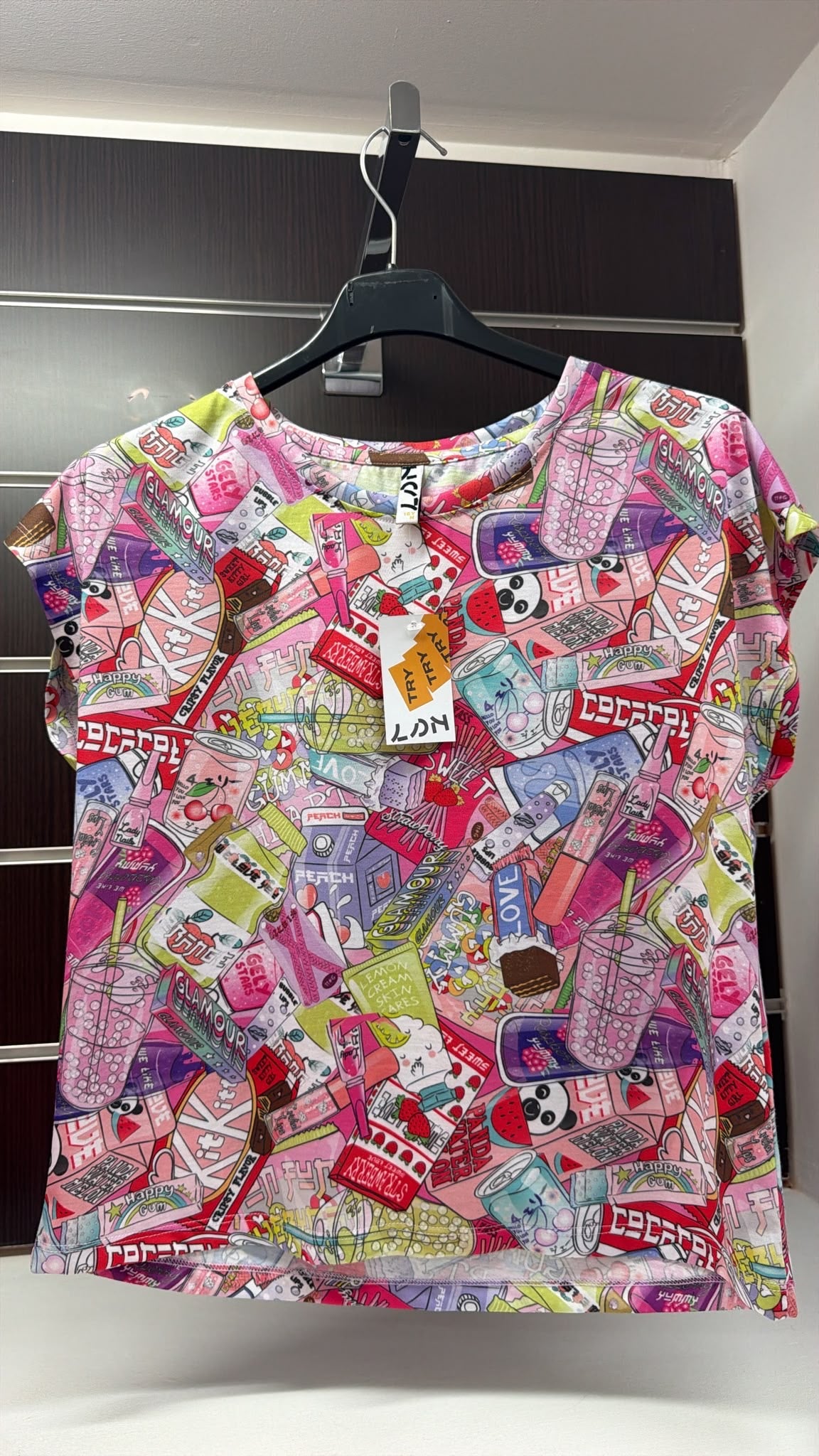 Camiseta juvenil KCT multicolor estampado golosinas — fotografía del producto