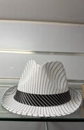 Sombrero blanco de rayas negras — fotografía del producto