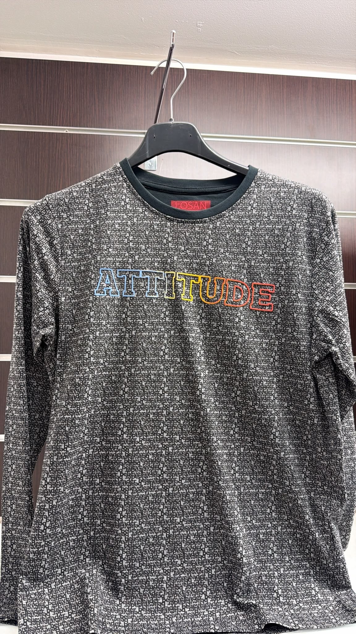 Camiseta juvenil gris estampada Attitude — fotografía del producto