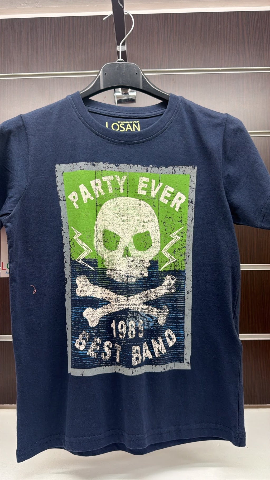 Conjunto niño Losan camiseta Party Ever y bermuda gris — fotografía del producto