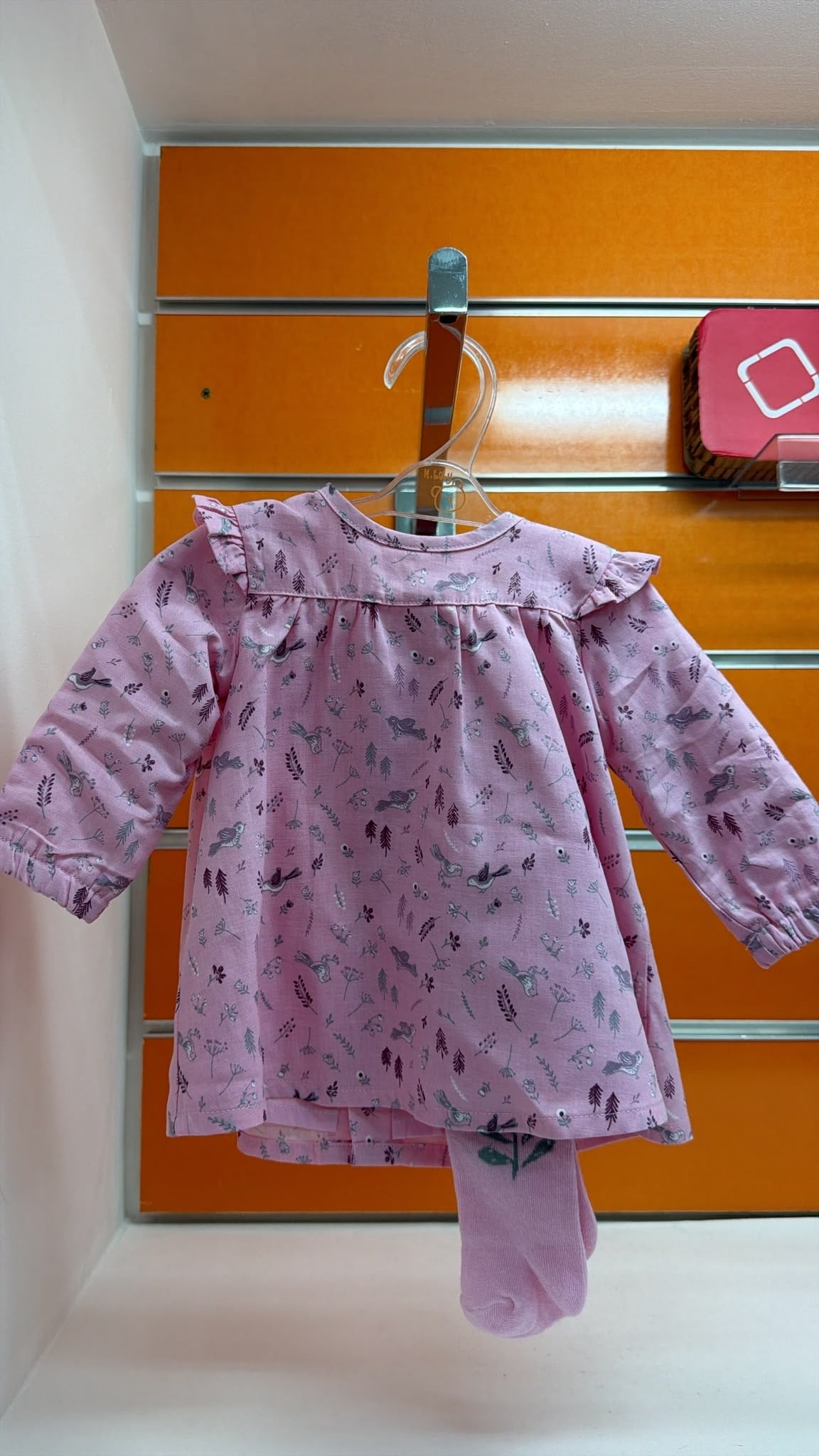 Conjunto bebé Losan vestido rosa estampado con leotardos — fotografía del producto