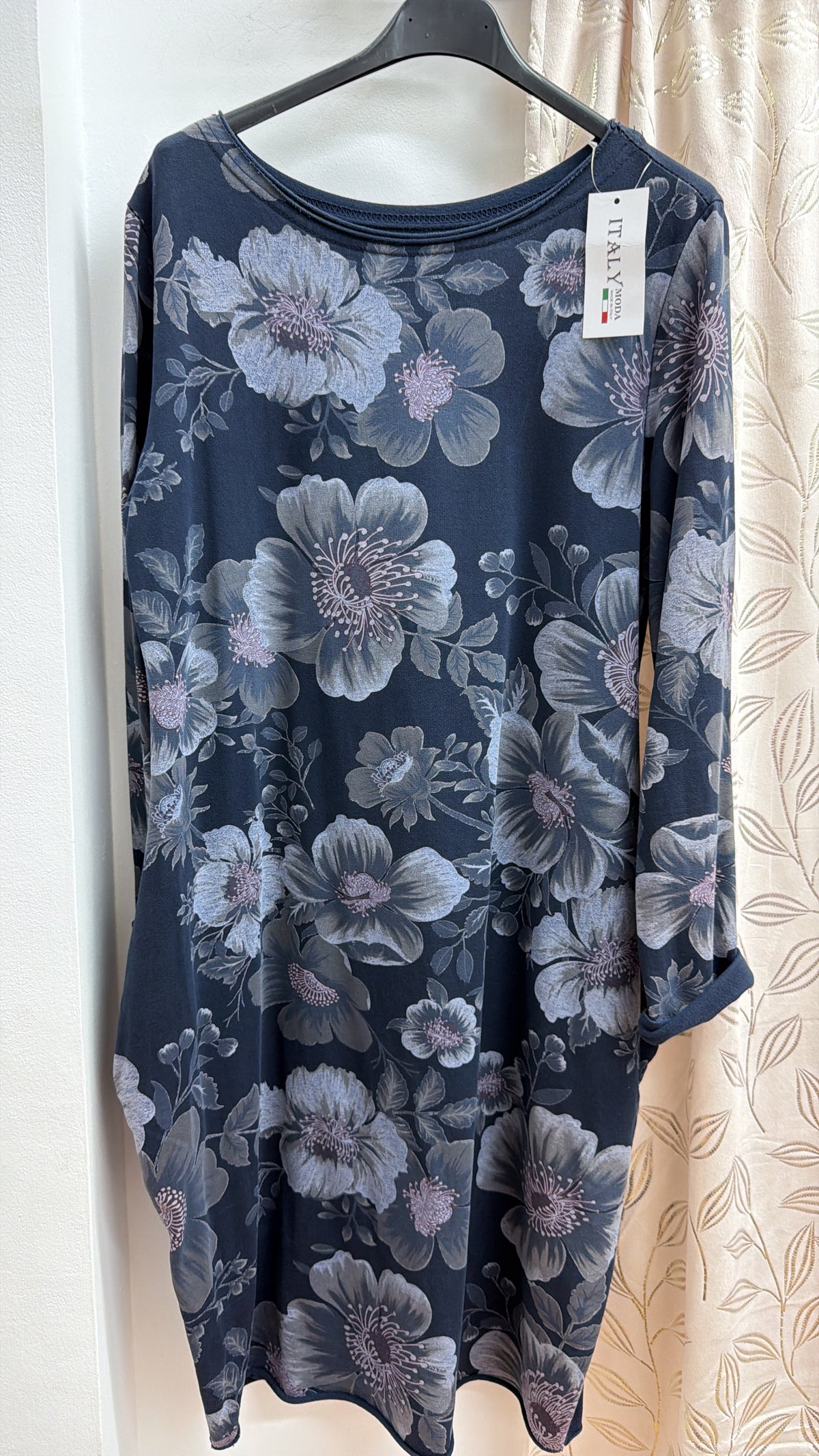 Vestido estampado flores azul grisáceo — fotografía del producto