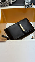 Monedero negro con bolsillo frontal — fotografía del producto