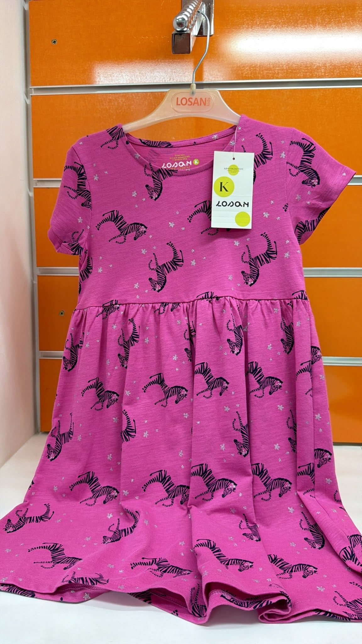 Vestido niña Losan rosa con cebras — fotografía del producto