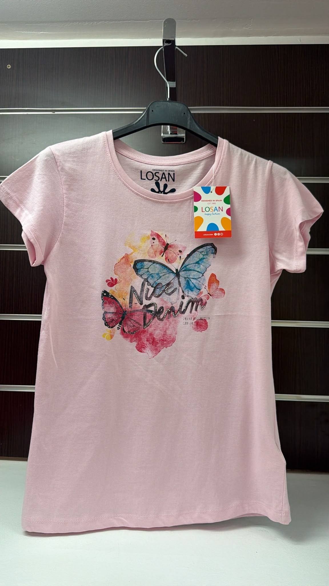 Camiseta niña Losan rosa con mariposas — fotografía del producto