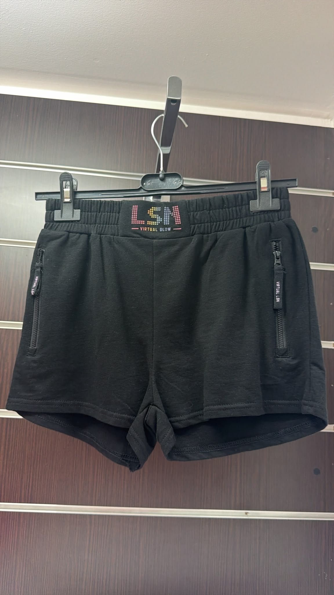 Short Losan negro Virtual Glow con cremalleras — fotografía del producto
