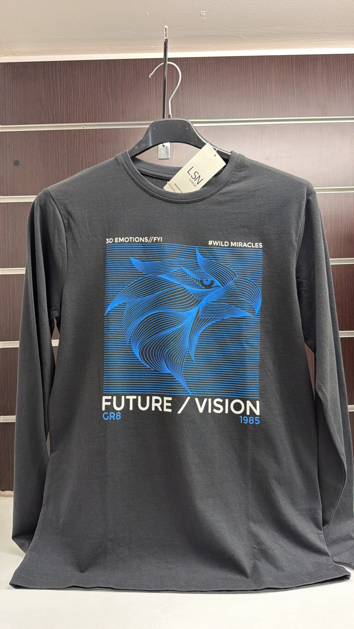 Camiseta juvenil de manga larga Future Vision — fotografía del producto