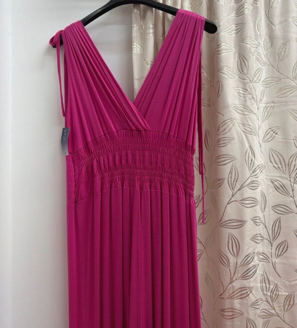 Vestido largo fucsia con cintura elástica — fotografía del producto