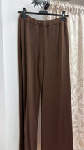 Pantalón palazzo punto marrón chocolate — fotografía del producto