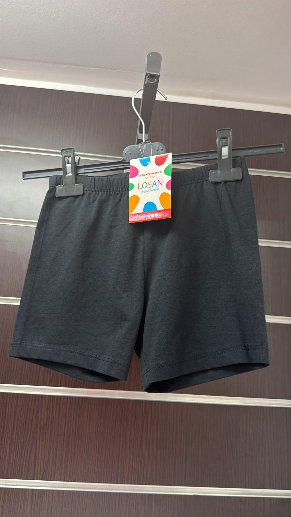 Short básico niña Losan negro — fotografía del producto