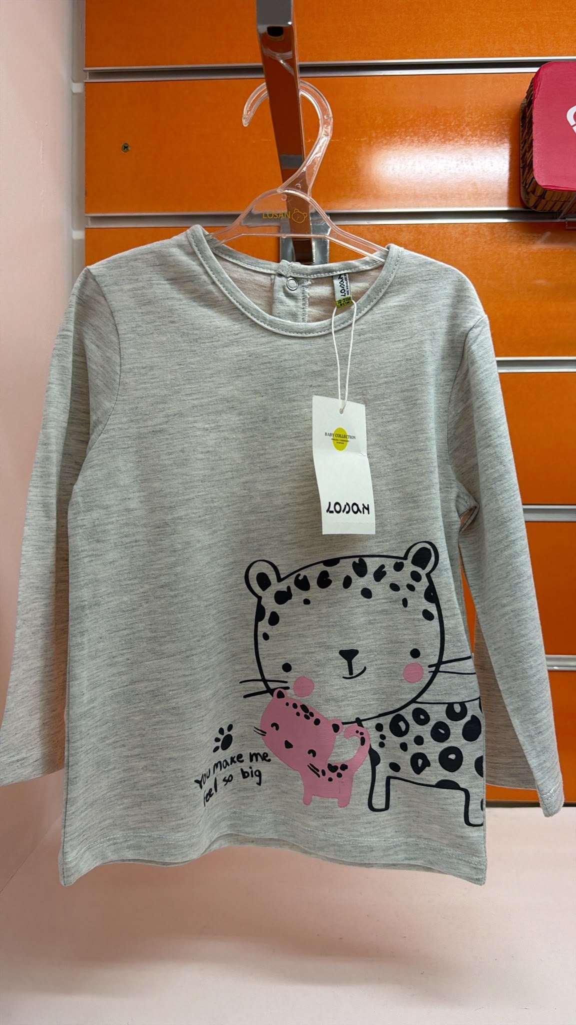 Camiseta bebé Losan leopardo gris — fotografía del producto