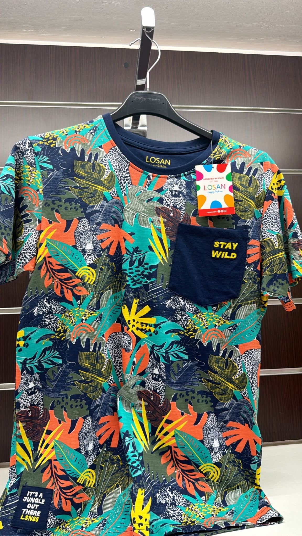 Camiseta juvenil Losan tropical Stay Wild — fotografía del producto