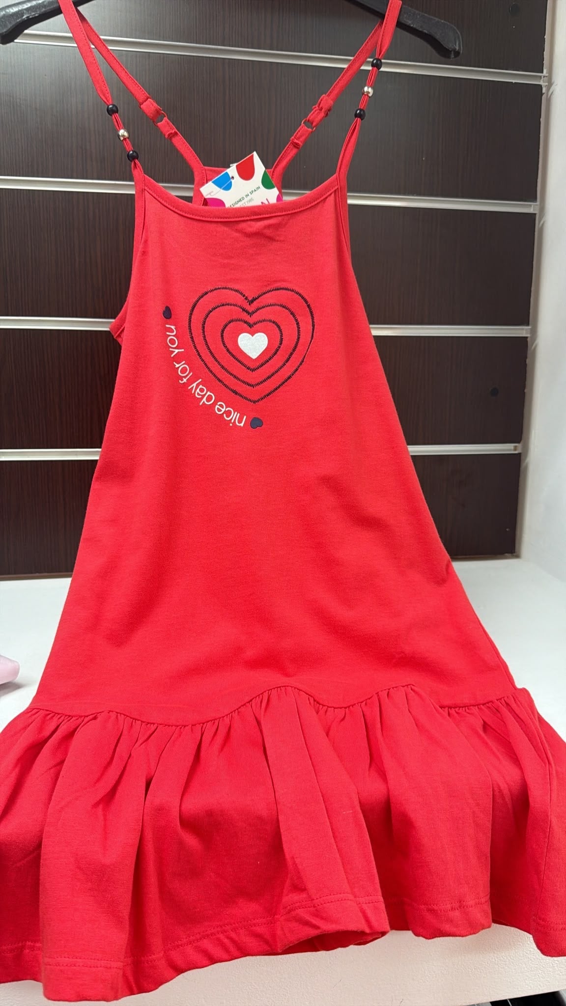 Vestido niña Losan rojo con corazón — fotografía del producto
