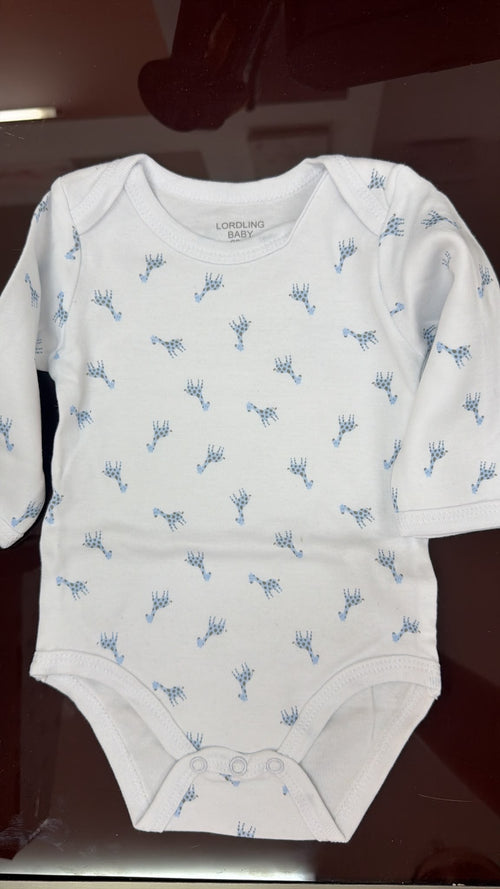 Body bebé blanco con estampado de jirafas azules — fotografía del producto