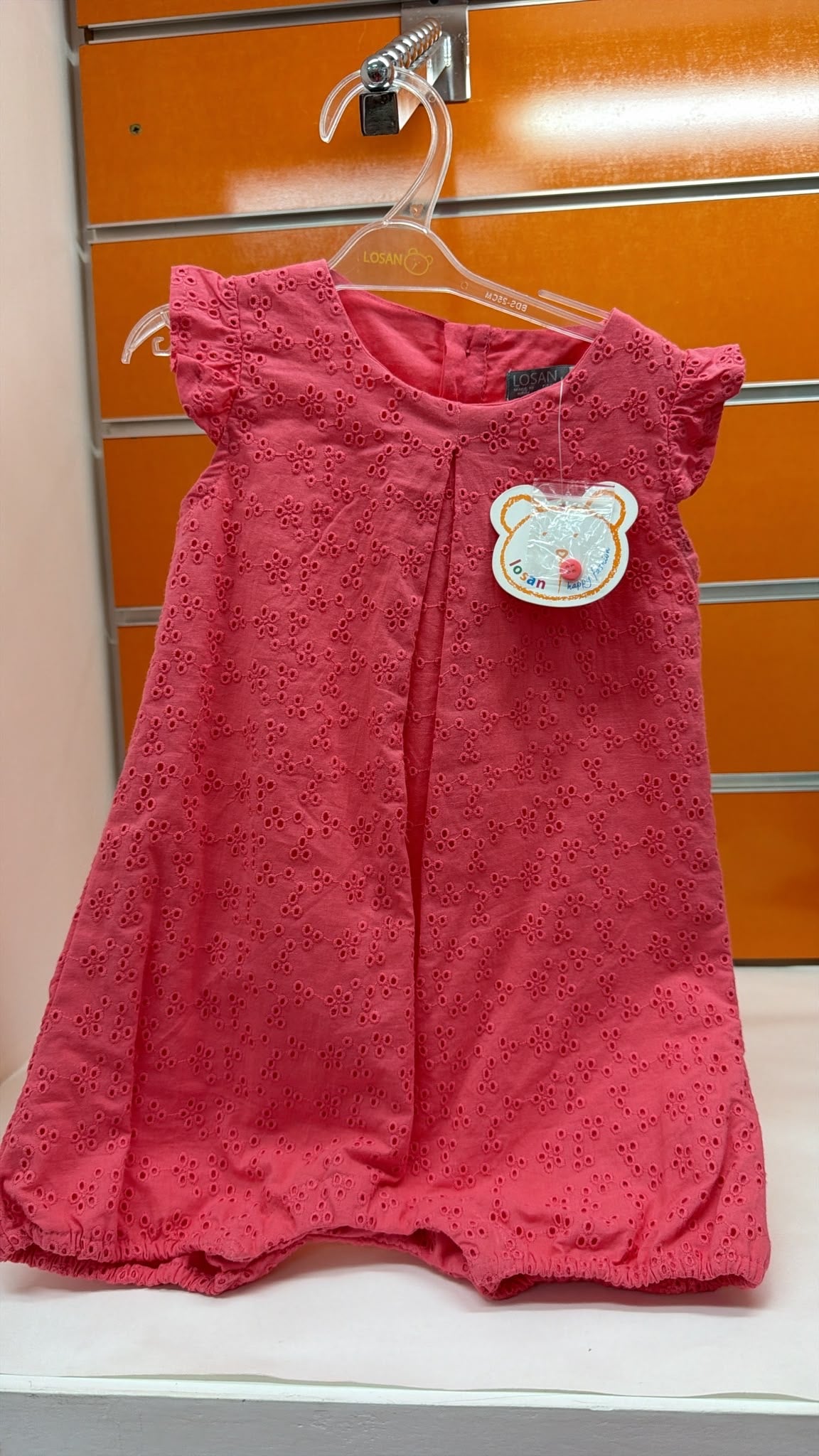 Vestido bebé Losan coral de bordado inglés — fotografía del producto