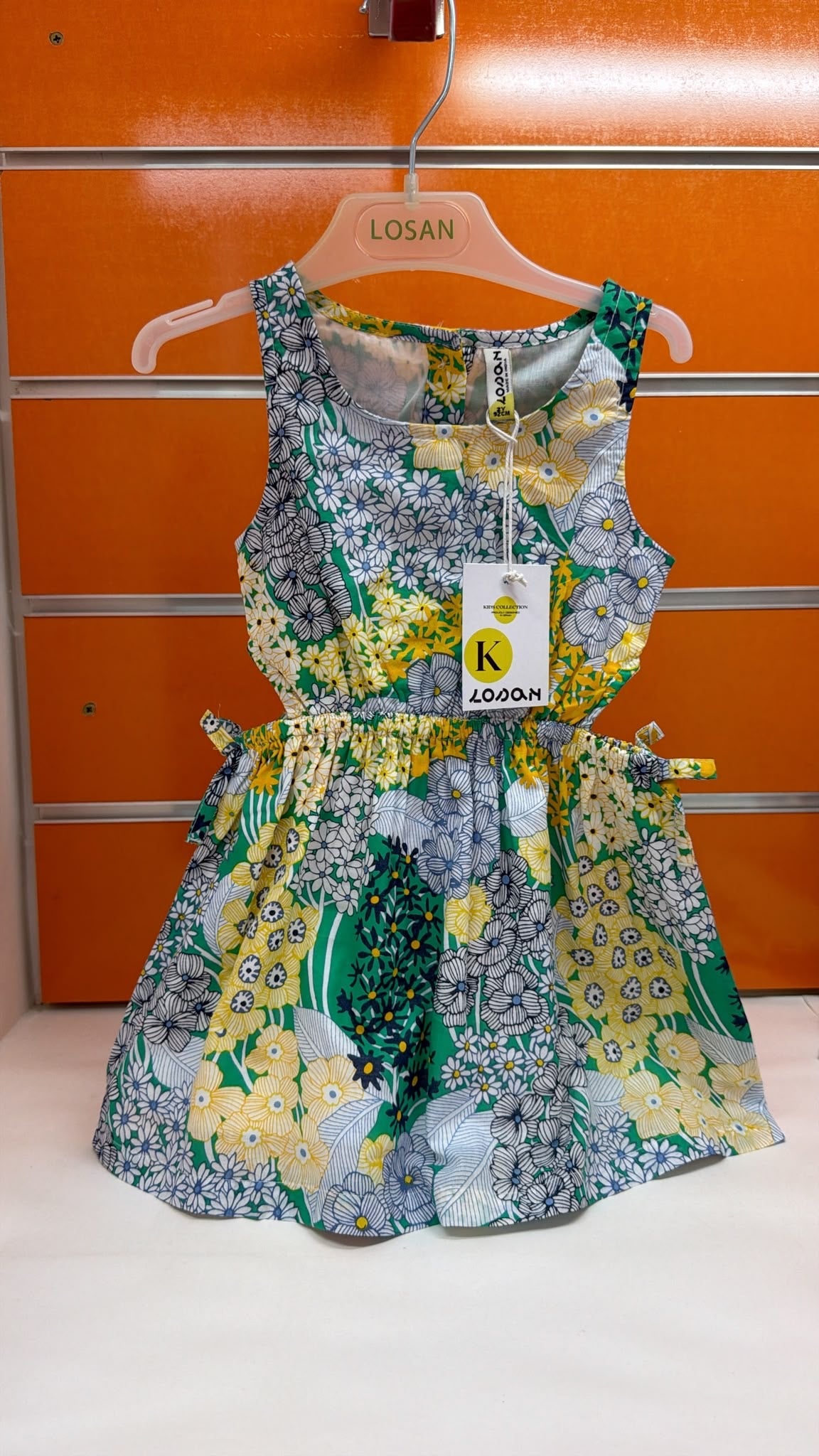Vestido niña Losan floral verde y amarillo — fotografía del producto