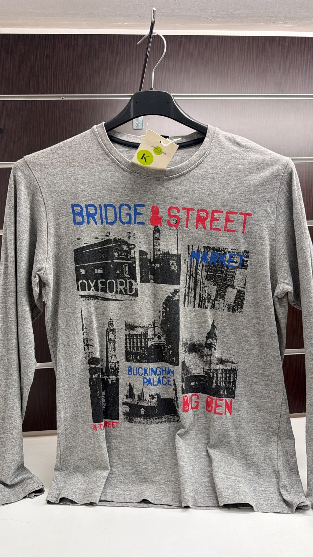 Camiseta juvenil gris de manga larga London Bridge — fotografía del producto