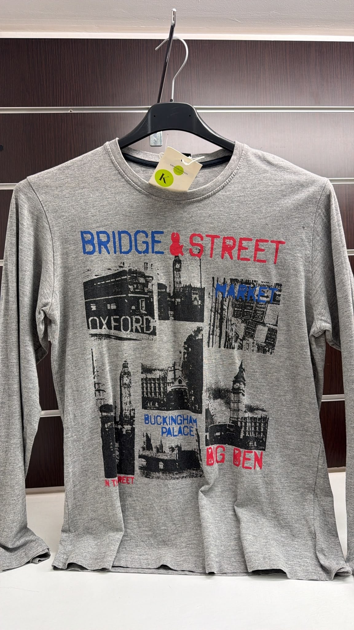 Camiseta juvenil gris de manga larga London Bridge — fotografía del producto