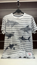 Camiseta juvenil Losan de tiburones gris y blanca — fotografía del producto