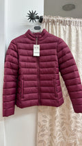 Chaqueta acolchada ligera burdeos LOSAN — fotografía del producto