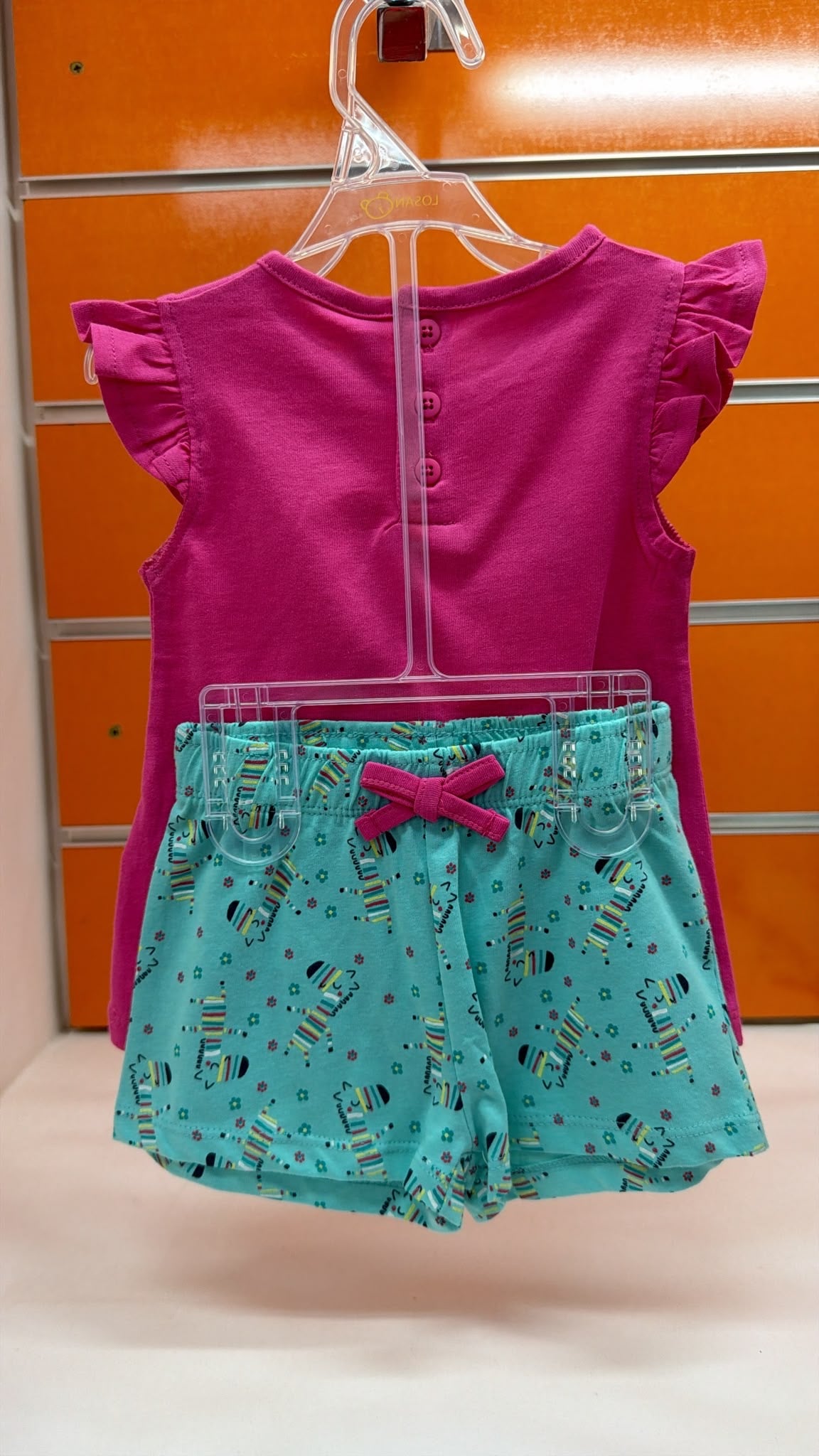 Conjunto bebé niña Losan fucsia con cebra y short turquesa — fotografía del producto