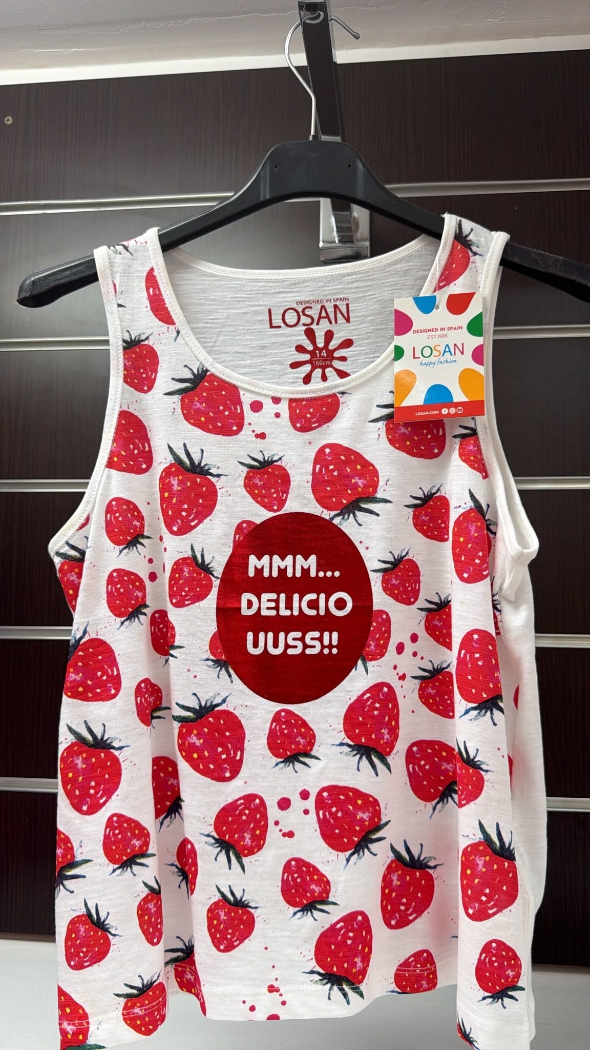 Camiseta de tirantes Losan con fresas — fotografía del producto