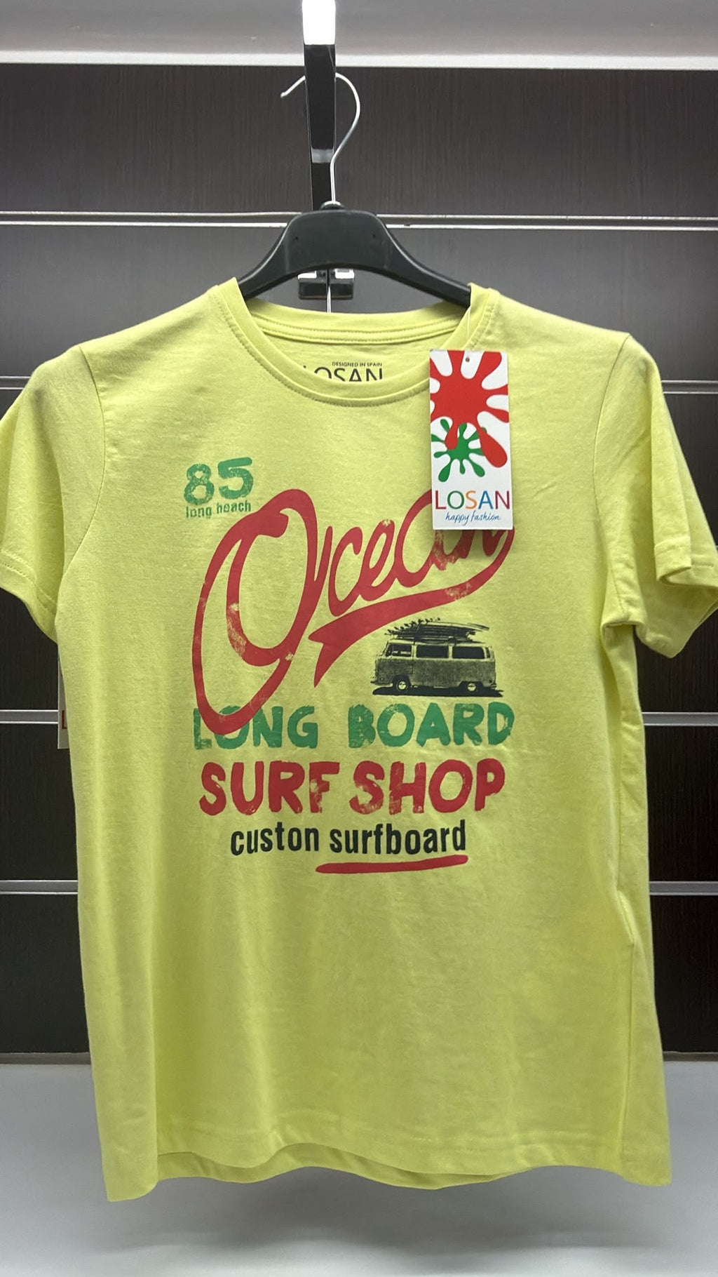 Conjunto niño Losan camiseta surf amarilla y bermuda azul marino — fotografía del producto