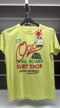 Conjunto niño Losan camiseta surf amarilla y bermuda azul marino — fotografía del producto