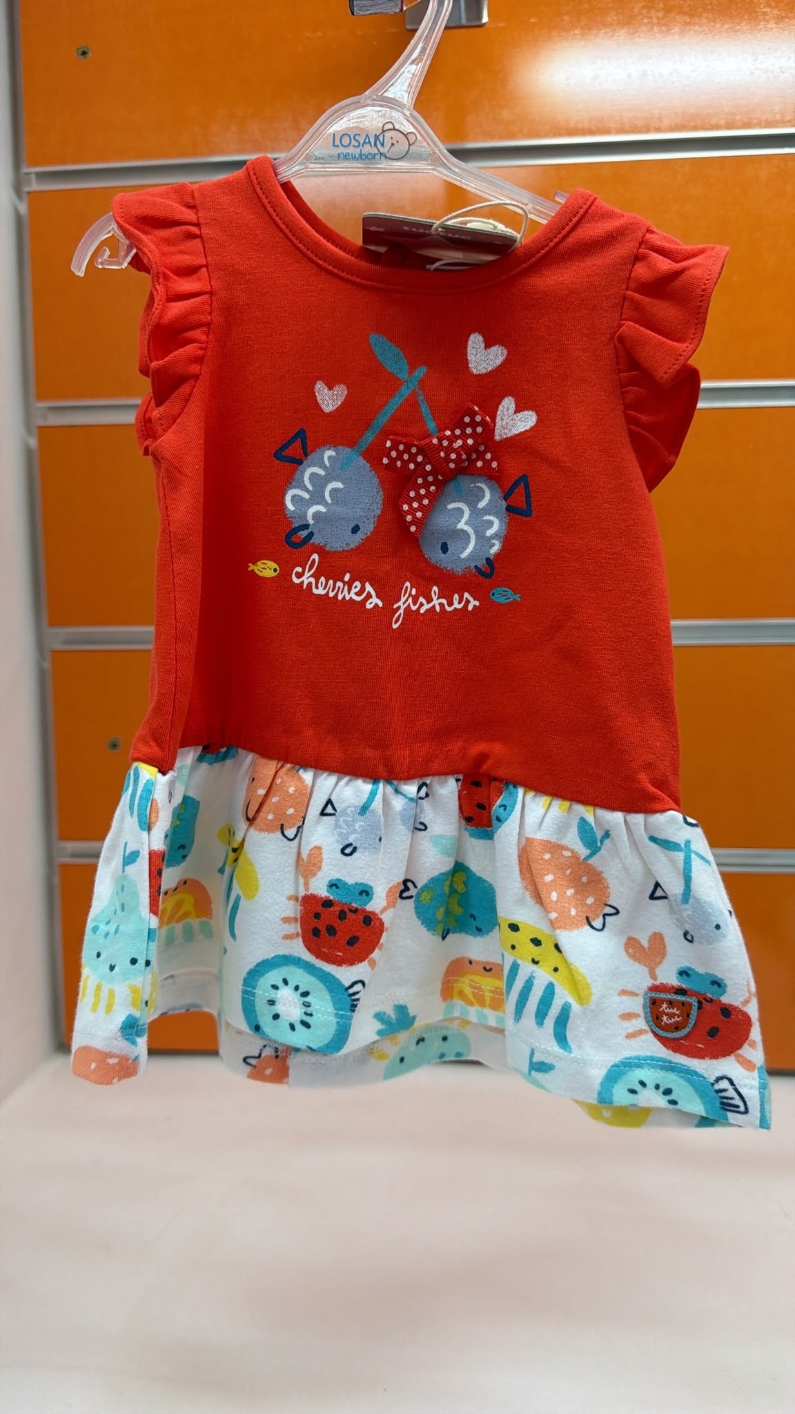 Vestido bebé Tuc Tuc rojo con falda estampada — fotografía del producto