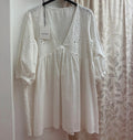 Vestido blanco bordado estilo ibicenco — fotografía del producto