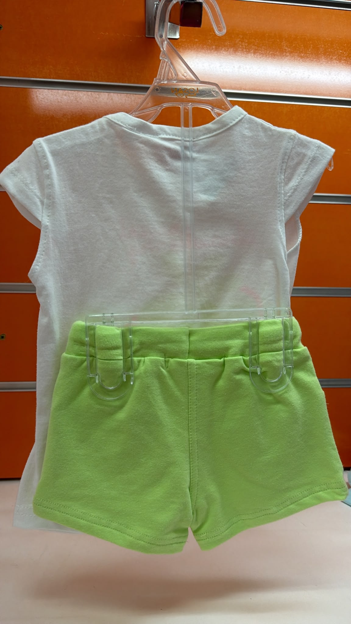 Conjunto bebé niña Losan Sweet Strawberry con short verde — fotografía del producto