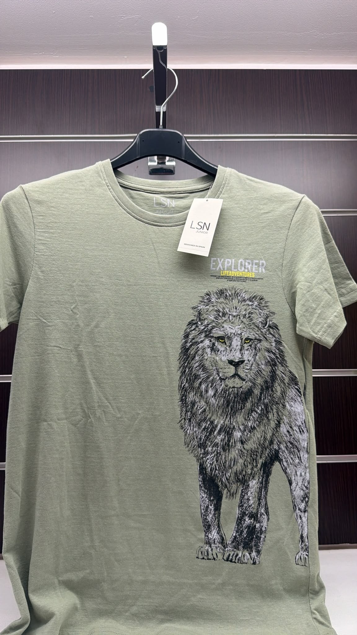 Camiseta niño Losan verde con león Explorer — fotografía del producto