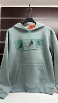 Sudadera juvenil verde claro con capucha y estampado de esquí — fotografía del producto