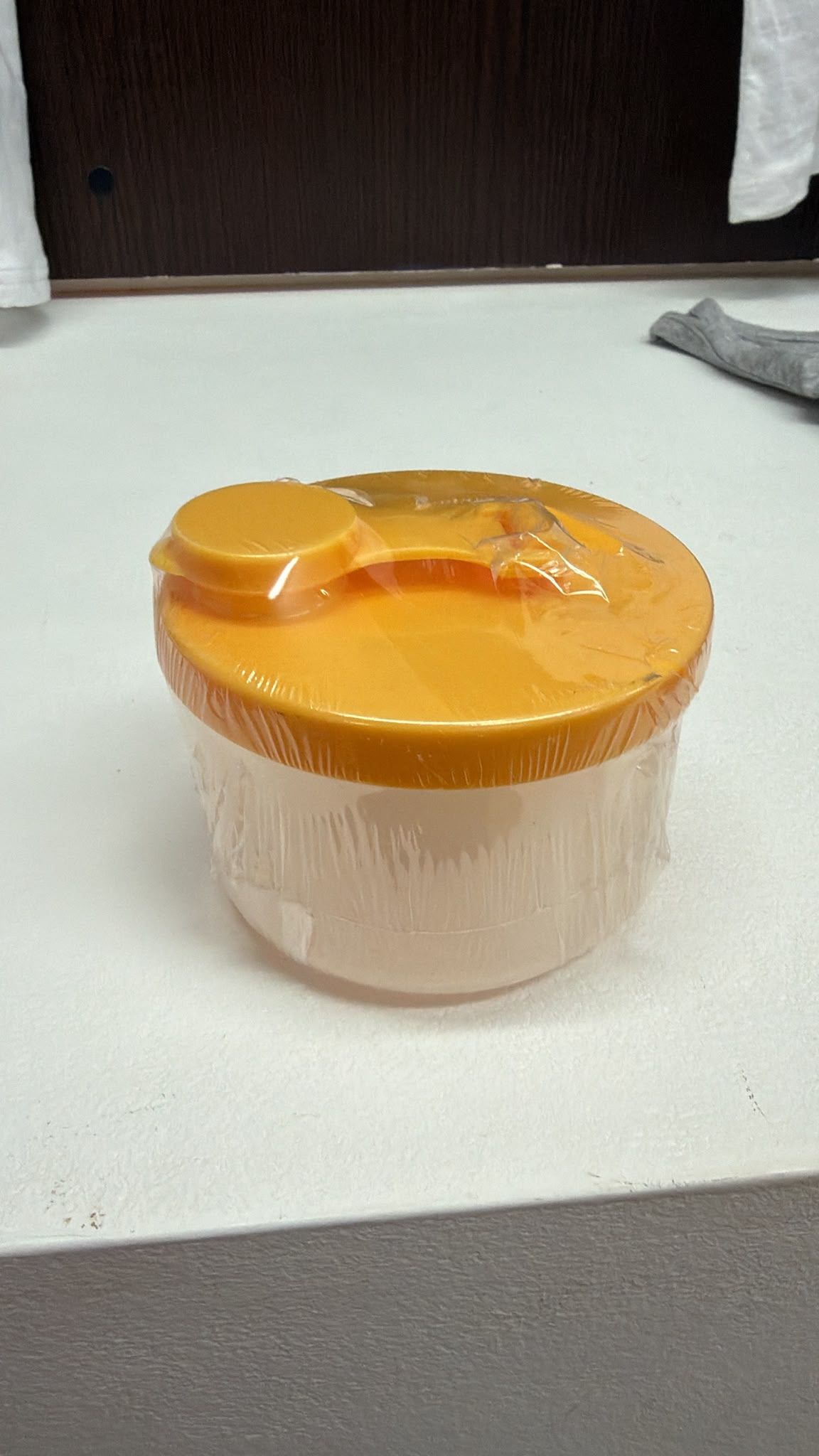Dosificador de leche en polvo con tapa – Naranja — fotografía del producto