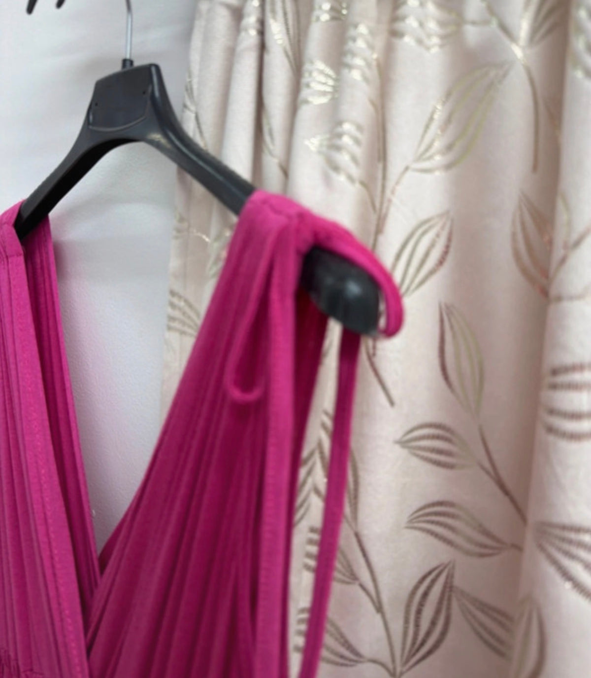 Vestido largo fucsia con cintura elástica — fotografía del producto