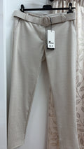 Pantalón recto beige estampado geométrico con cinturón — fotografía del producto
