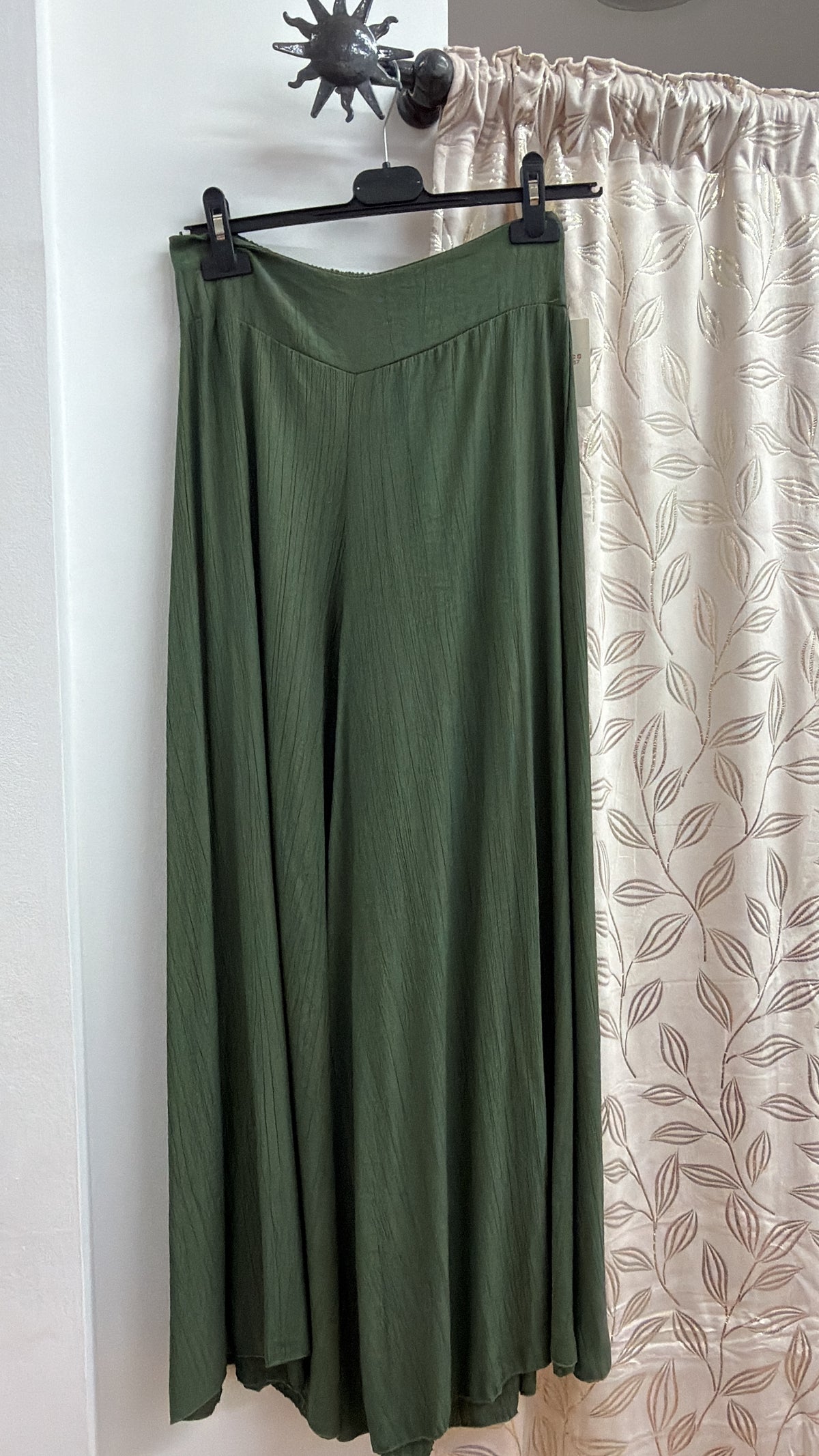 pantalón verde kaki de vuelo — fotografía del producto