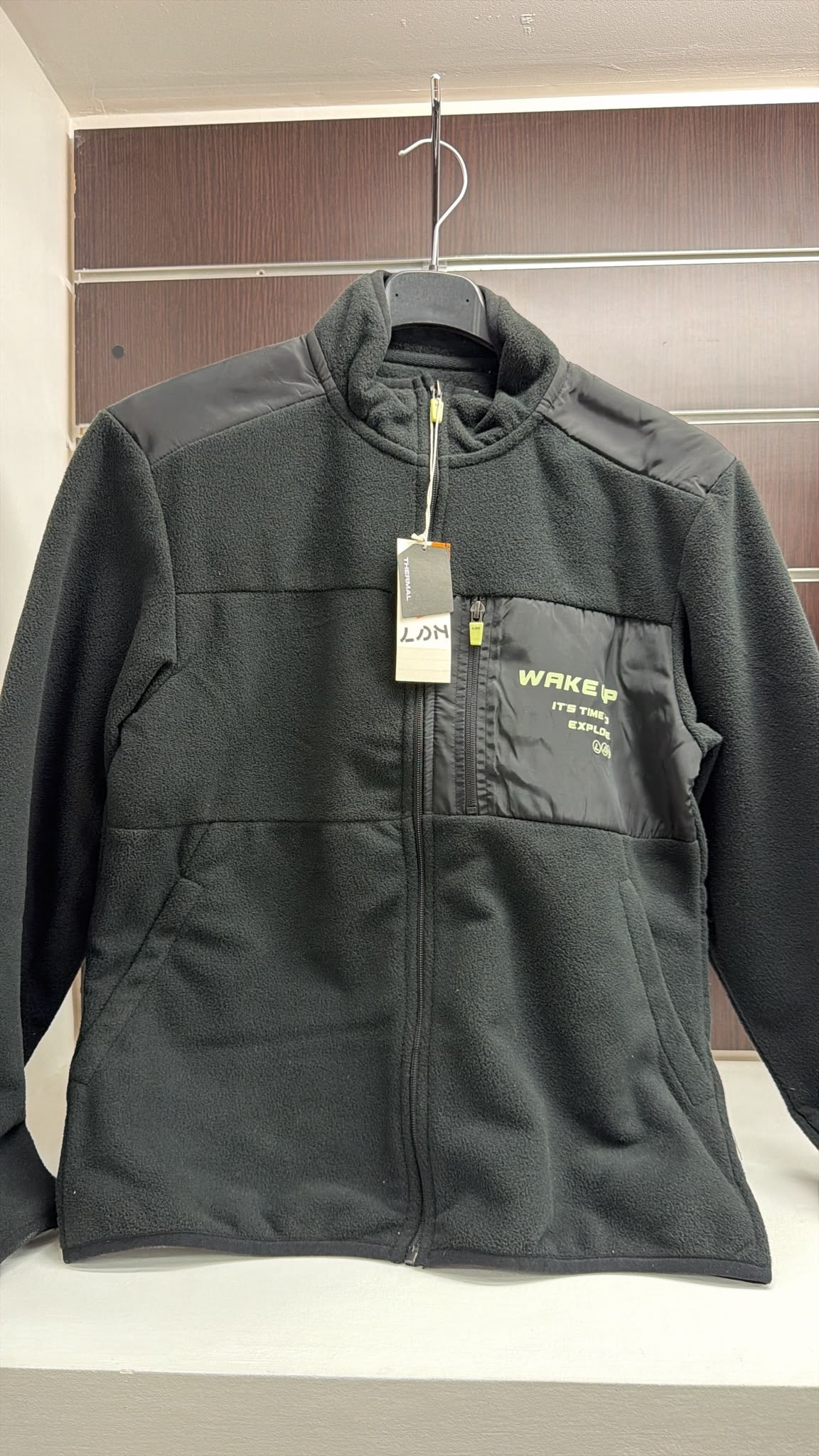 Chaqueta polar infantil negra Wake Up — fotografía del producto