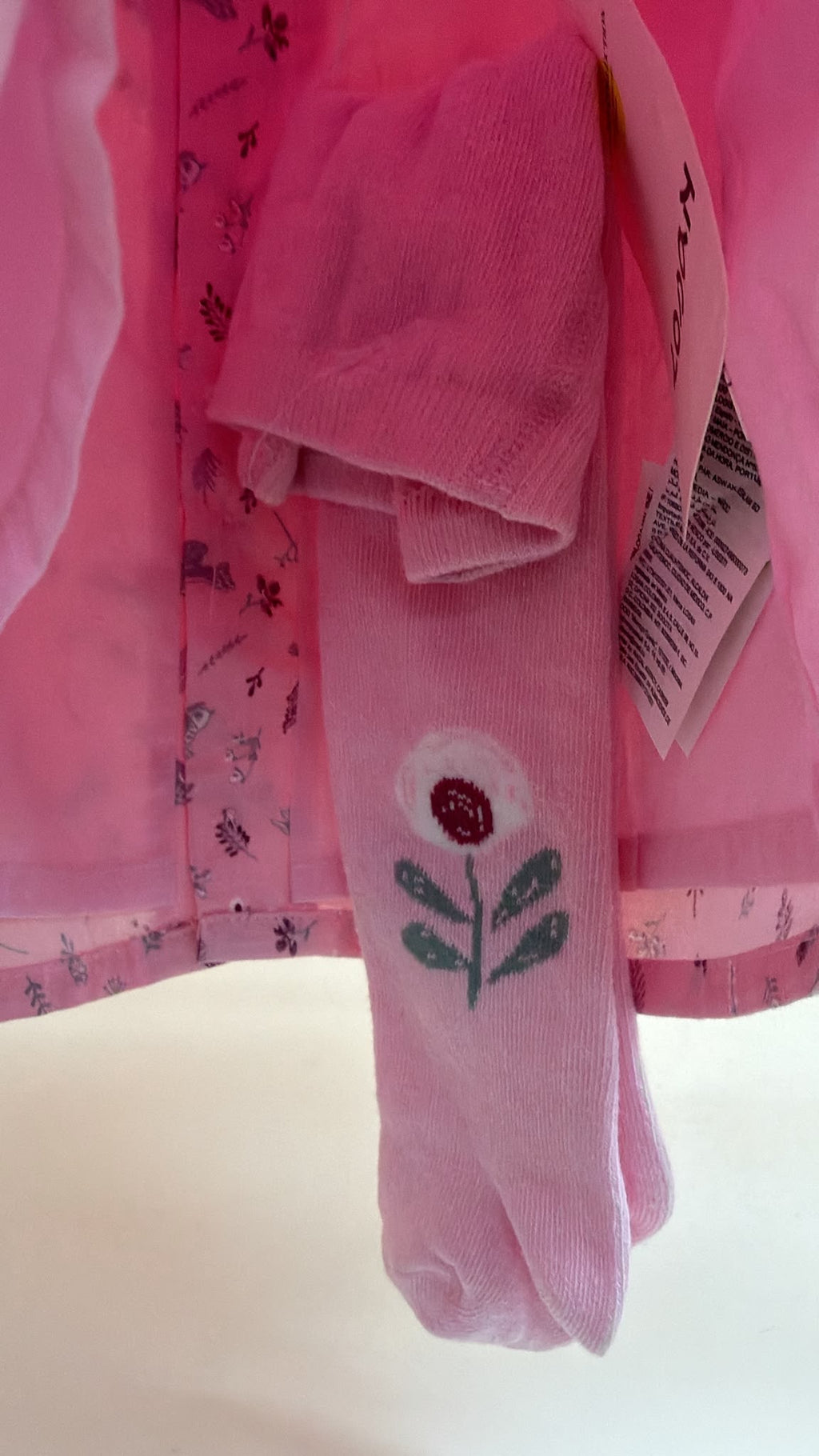 Conjunto bebé Losan vestido rosa estampado con leotardos — fotografía del producto
