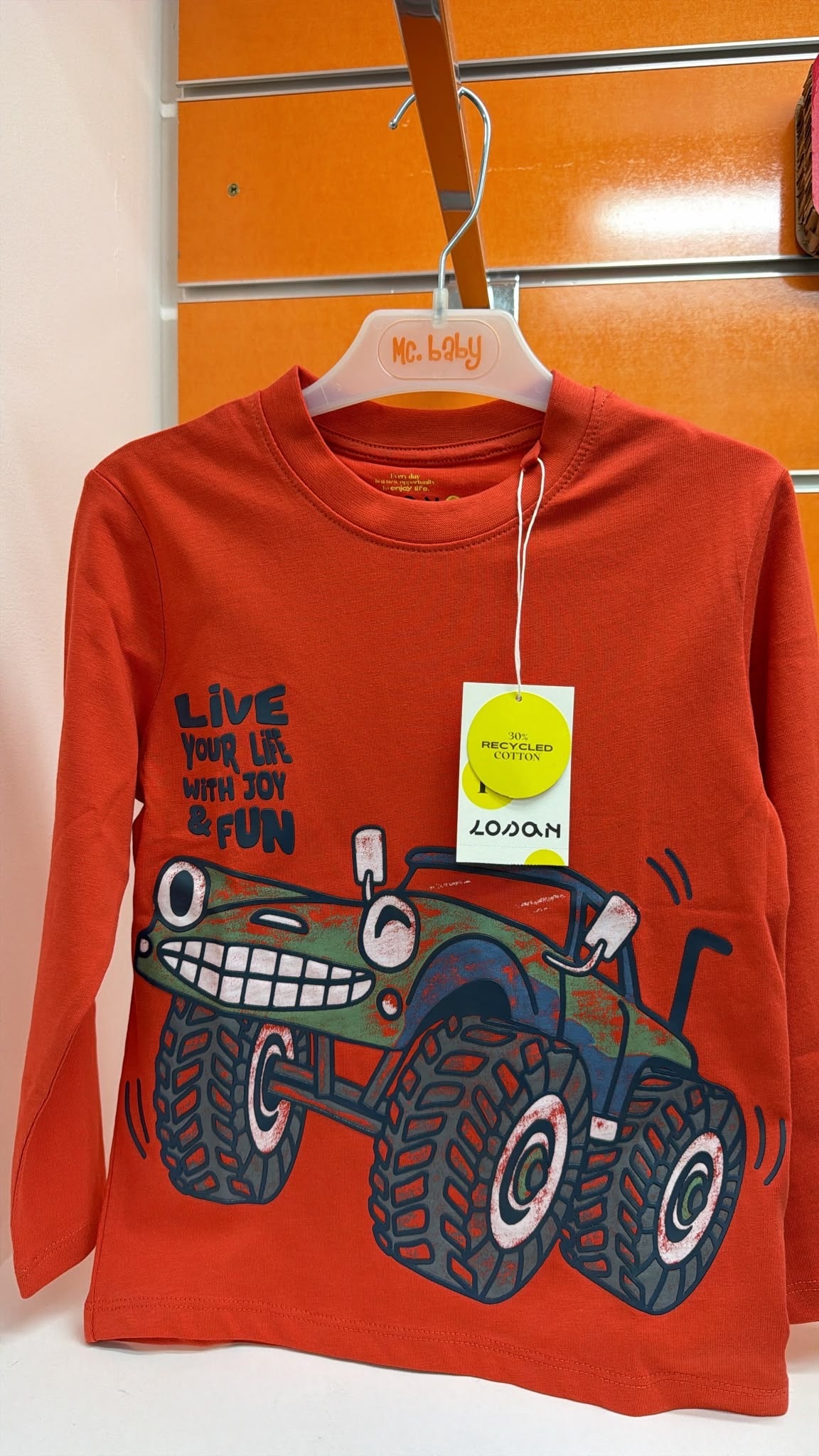 Camiseta niño Losan naranja con todoterreno — fotografía del producto