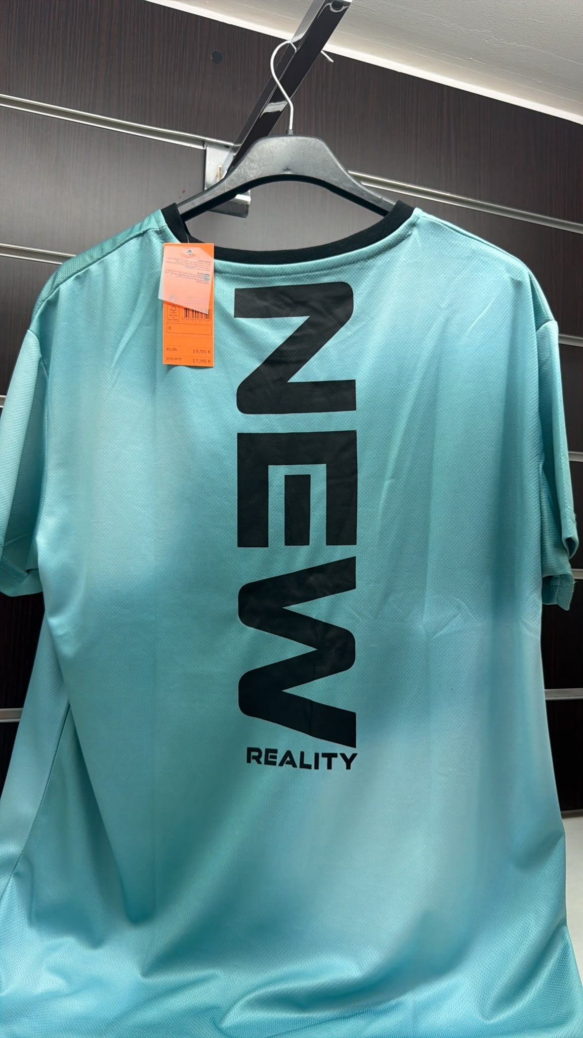 Camiseta técnica niño Losan negra Digital Waves — fotografía del producto