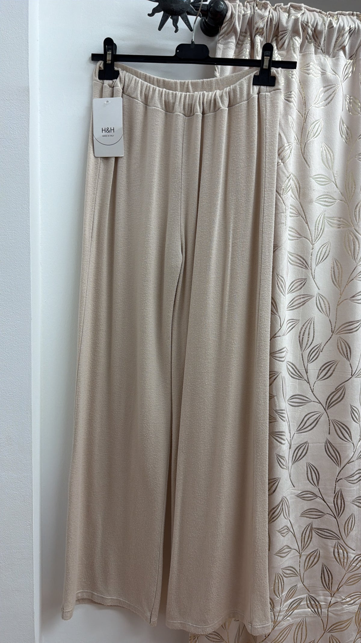 Pantalón palazzo punto beige — fotografía del producto
