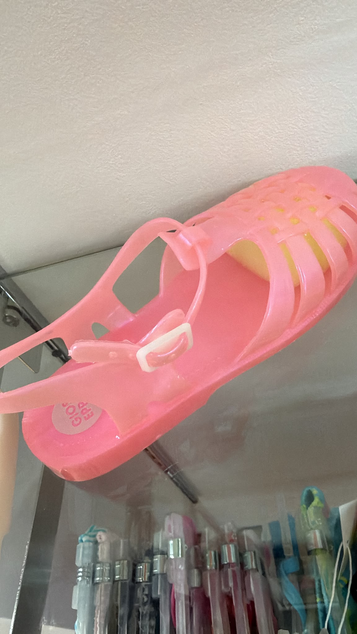 Cangrejeras Gioseppo – Rosa translúcido — fotografía del producto