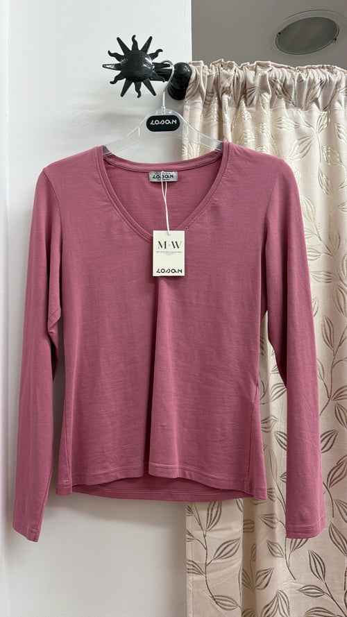 Camiseta básica rosa cuello pico — fotografía del producto