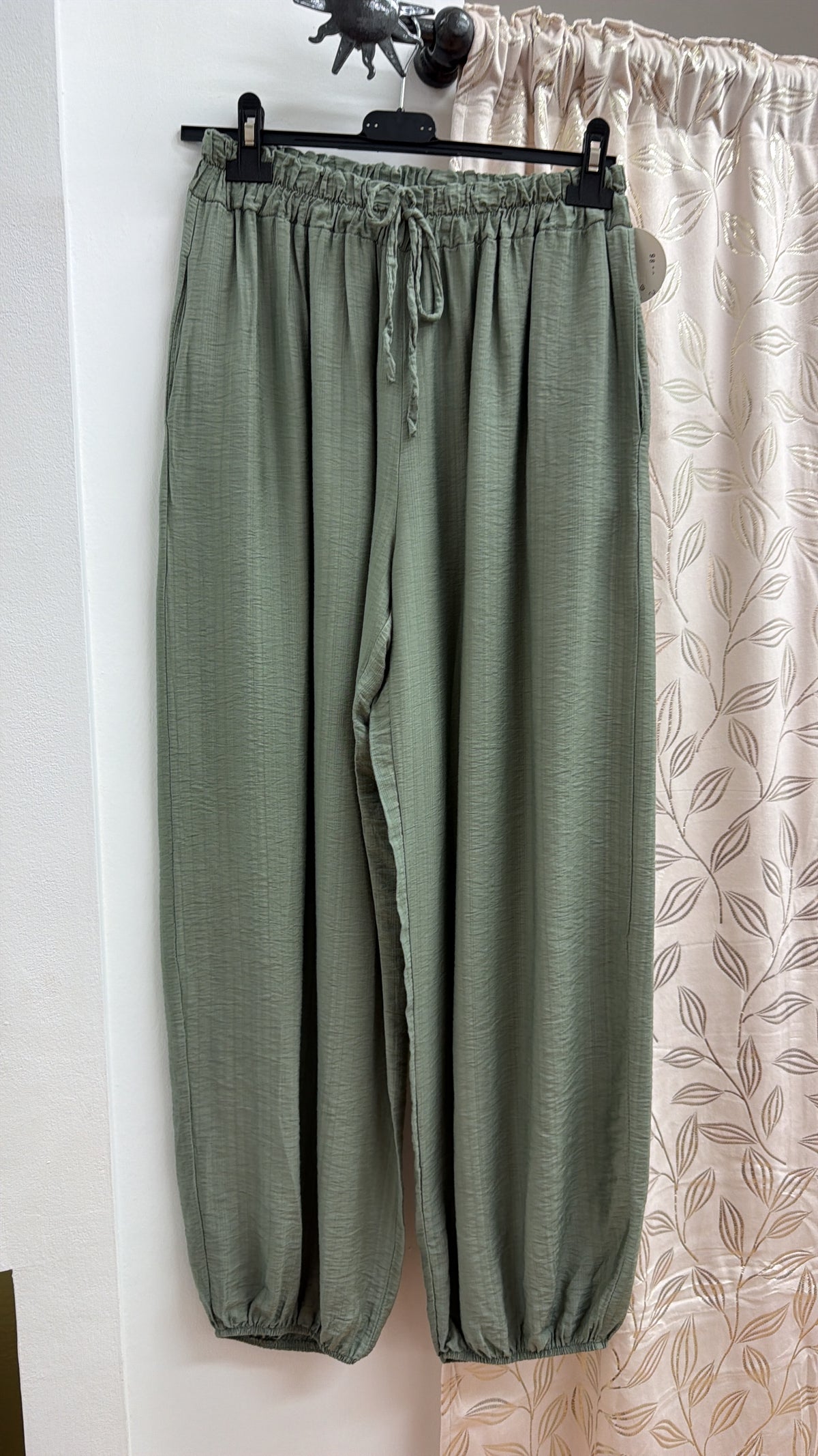Pantalón fluido básico mujer Icona — fotografía del producto