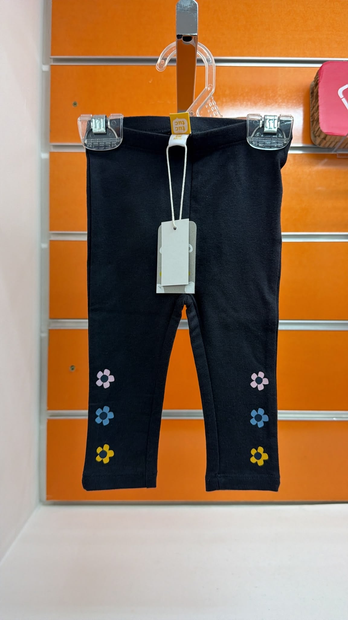Leggings bebé Tuc Tuc gris con flores — fotografía del producto