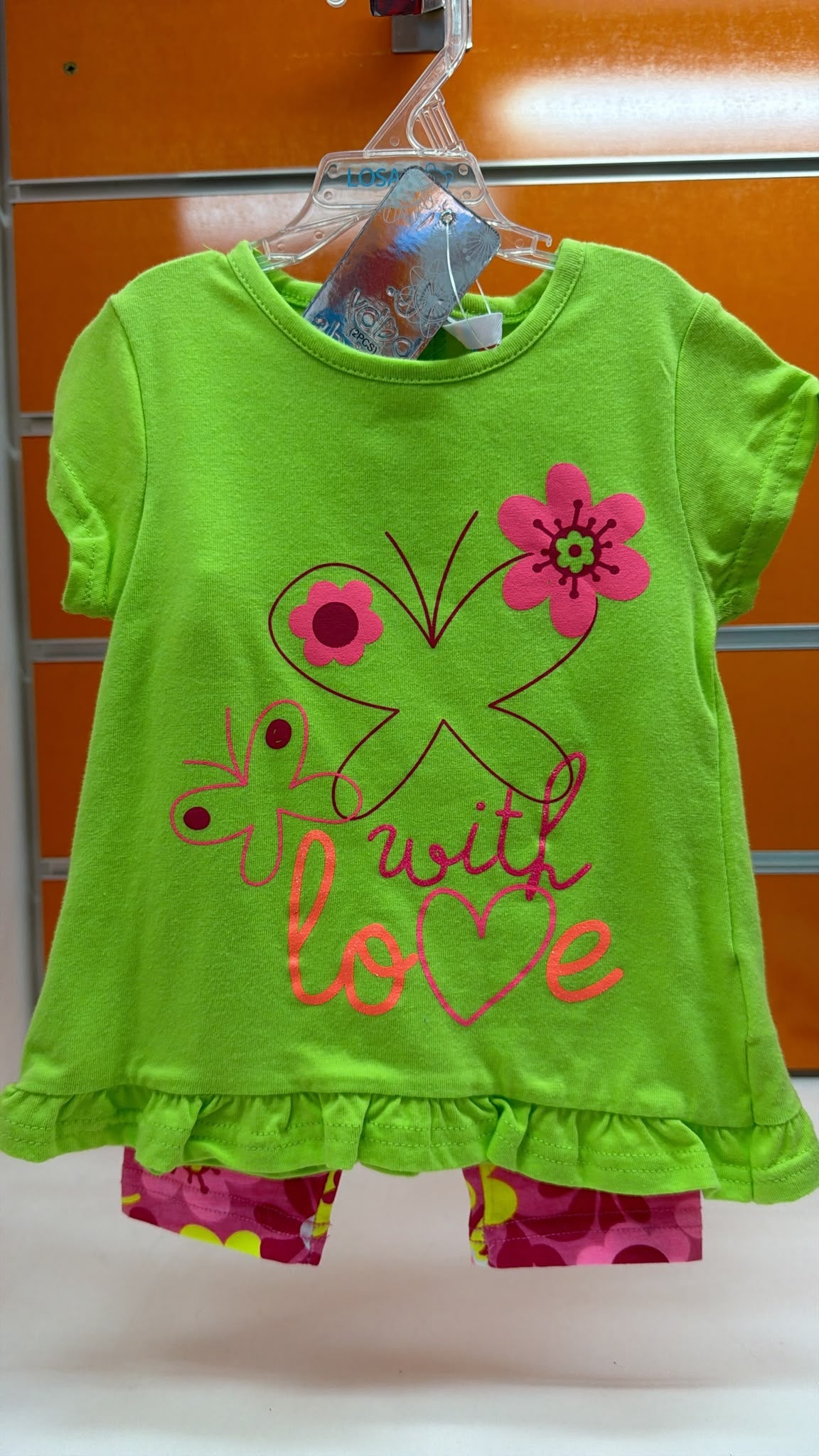 Conjunto bebé verde With Love con pantalón floral — fotografía del producto