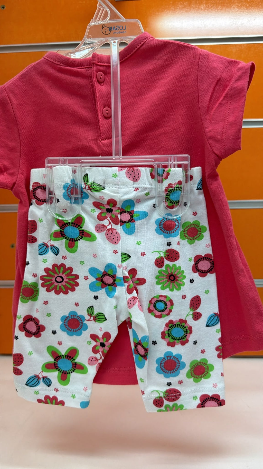 Conjunto bebé niña fucsia Friends con legging floral — fotografía del producto