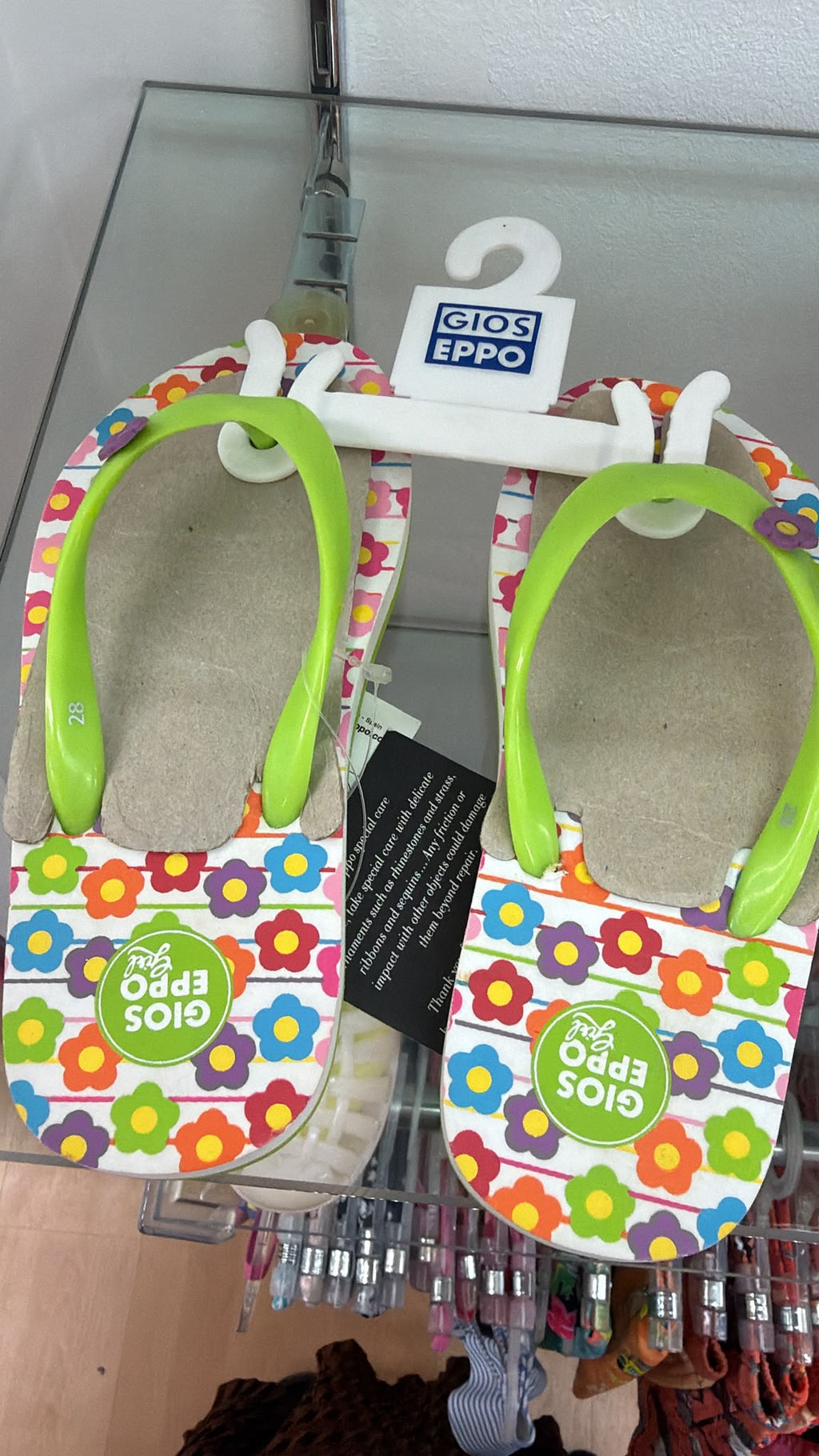 Chanclas infantiles Gioseppo – Flores multicolor — fotografía del producto